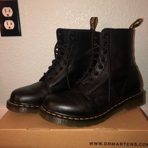 LIKE NEW DC.MARTENS✨✨✨✨✨🌸 1460 Pascal black!!